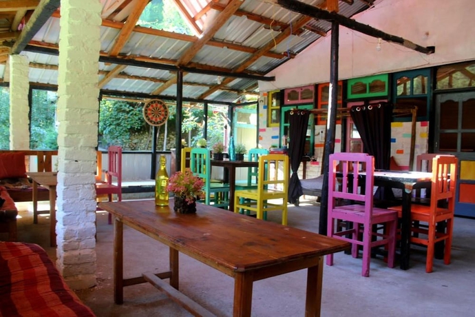 Imagen del bar/restaurante del Hotel The Hostalgic Jibhi - Hostel. Foto 6