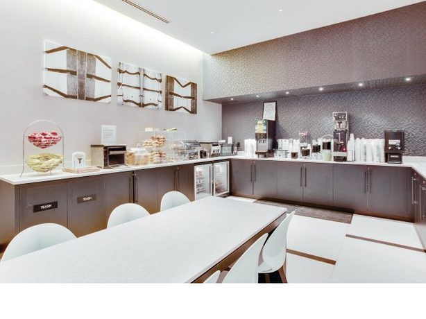 Imagen del bar/restaurante del Hotel The Hotel @ Fifth Avenue. Foto 4