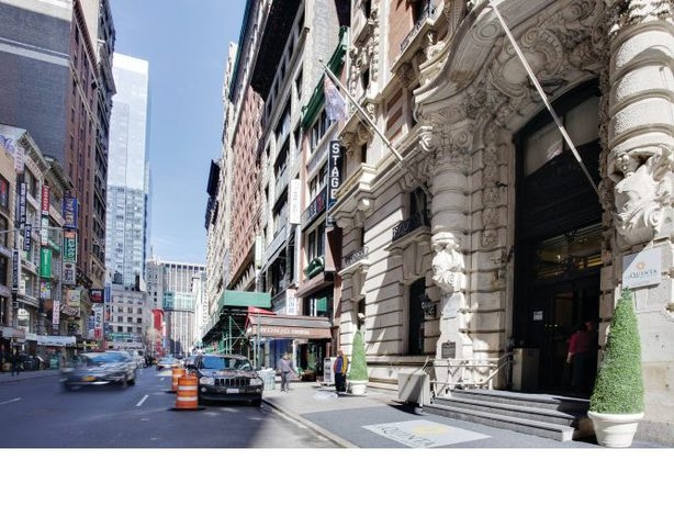 Imagen general del Hotel The Hotel @ Fifth Avenue. Foto 2