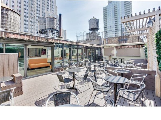 Imagen de los exteriores del Hotel The Hotel @ Fifth Avenue. Foto 10