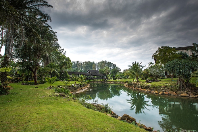 Imagen de los exteriores del Hotel The Hotspring Beach Resort and Spa. Foto 15