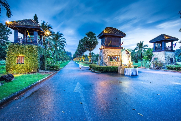 Imagen general del Hotel The Hotspring Beach Resort and Spa. Foto 2