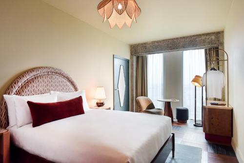 Imagen de la habitación del Hotel The Hoxton Brussels. Foto 11