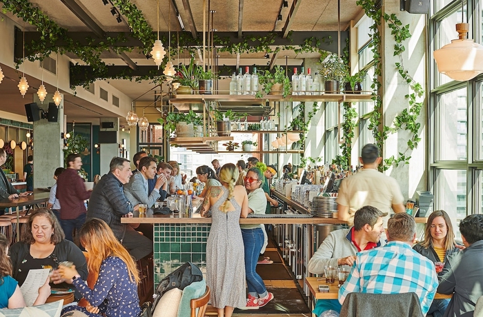 Imagen del bar/restaurante del Hotel The Hoxton Chicago. Foto 2