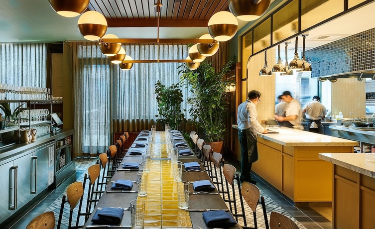 Imagen del bar/restaurante del Hotel The Hoxton Chicago. Foto 3