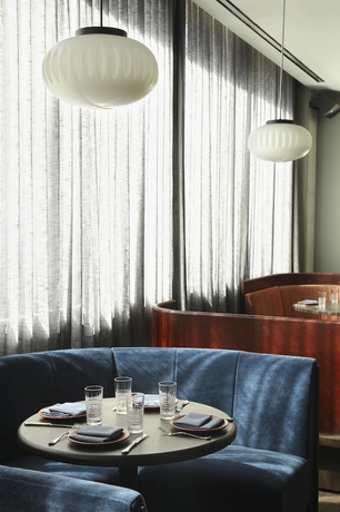 Imagen del bar/restaurante del Hotel The Hoxton Chicago. Foto 8