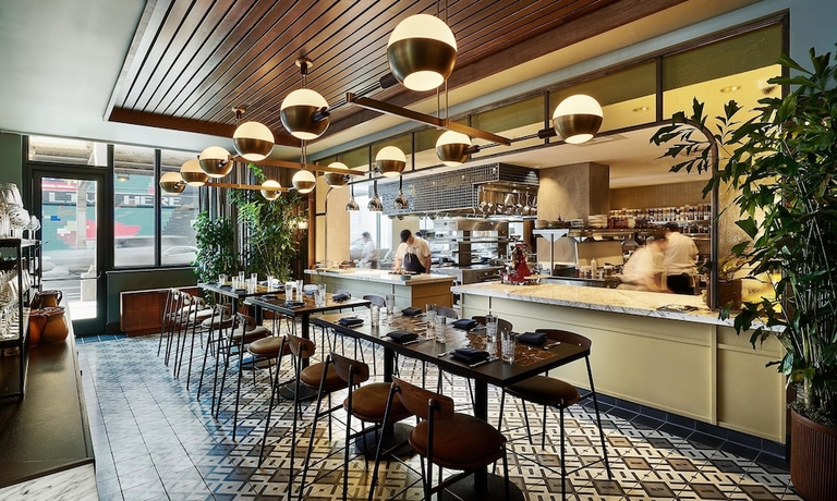 Imagen del bar/restaurante del Hotel The Hoxton Chicago. Foto 9