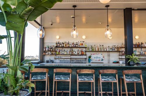 Imagen del bar/restaurante del Hotel The Hoxton Downtown La. Foto 10