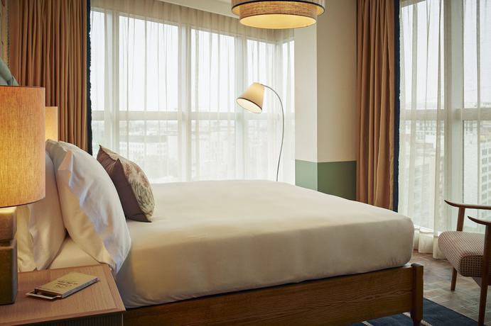 Imagen de la habitación del Hotel The Hoxton Poblenou. Foto 3