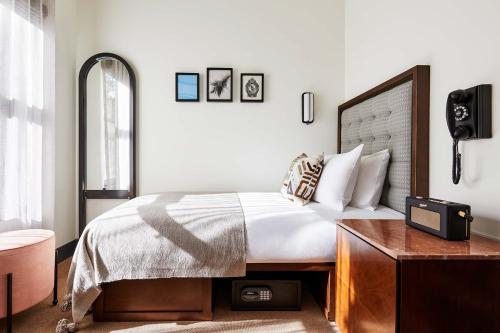 Imagen de la habitación del Hotel The Hoxton Portland. Foto 14