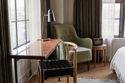 Imagen de la habitación del Hotel The Hoxton Portland. Foto 20