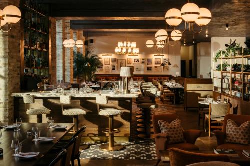 Imagen del bar/restaurante del Hotel The Hoxton Southwark. Foto 9