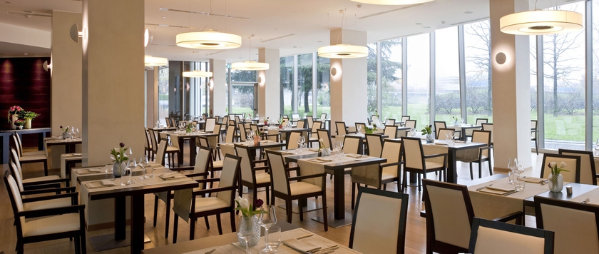 Imagen del bar/restaurante del Hotel The Hub. Foto 3