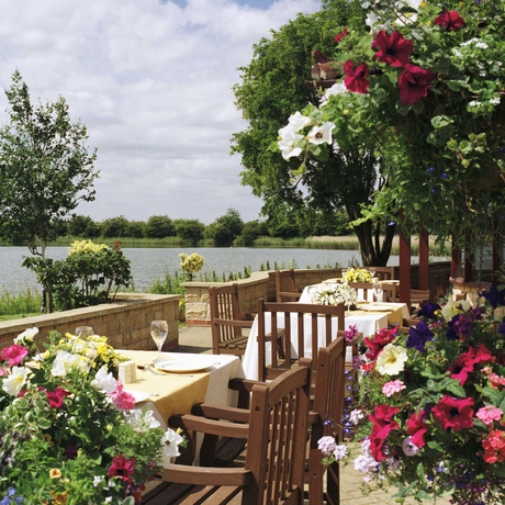 Imagen de los exteriores del Hotel The Humber Bridge. Foto 13