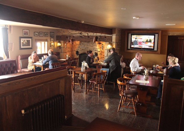 Imagen del bar/restaurante del Hotel The Huntsman Inn, Kirklees. Foto 8