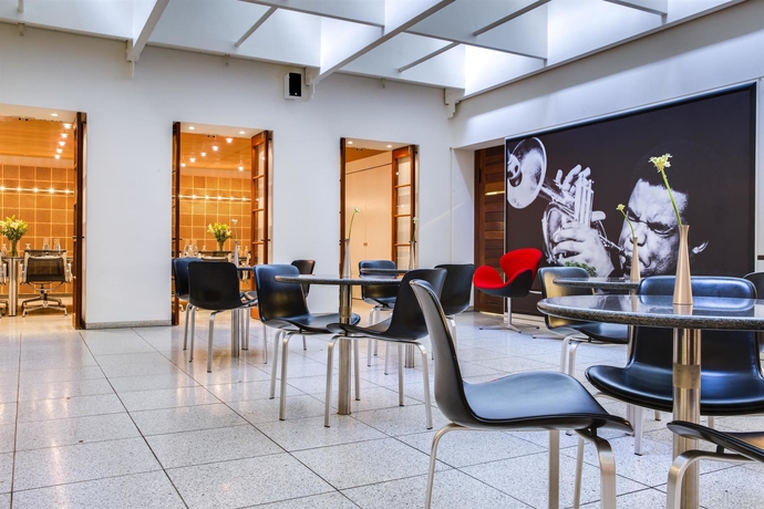 Imagen de los interiores del Hotel The Huxley Copenhagen, Bw Premier Collection. Foto 11