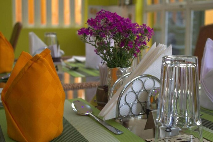 Imagen general del Hotel The Hydeout Riviera. Foto 10