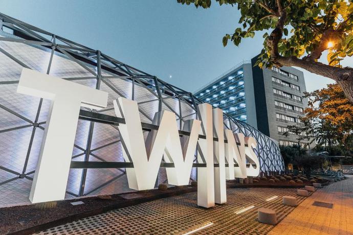 Imagen de los exteriores del Hotel The Ibiza Twiins. Foto 18