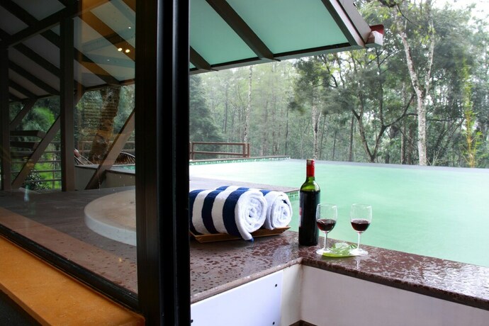 Imagen de la piscina del Hotel The Ibnii Spa Resort. Foto 30