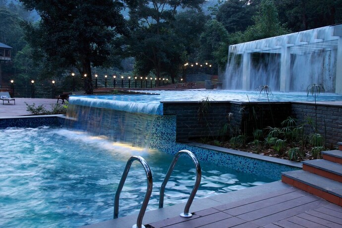 Imagen de la piscina del Hotel The Ibnii Spa Resort. Foto 33