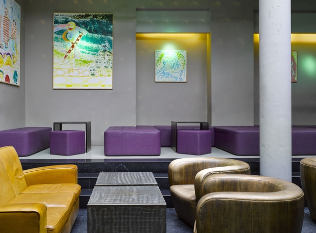 Imagen de los interiores del Hotel The Icon and Lounge. Foto 11