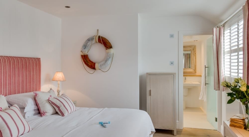 Imagen de la habitación del Hotel The Idle Rocks. Foto 3