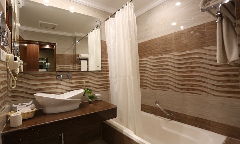 Imagen de la habitación del Hotel The Imperial Bodhgaya. Foto 9