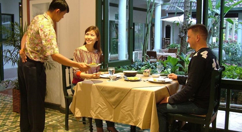 Imagen del bar/restaurante del Hotel The Imperial Chiang Mai Resort and Sports Club. Foto 4