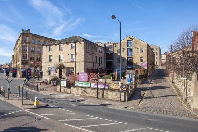 Imagen de los exteriores del Hotel The Imperial Crown. Foto 10