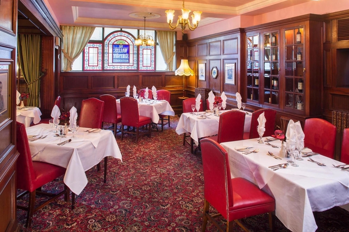 Imagen del bar/restaurante del Hotel The Imperial Crown. Foto 3