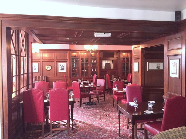 Imagen del bar/restaurante del Hotel The Imperial Crown. Foto 4