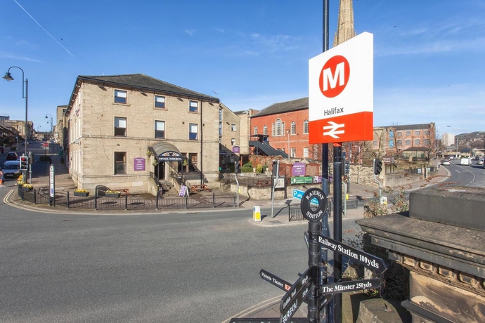 Imagen de los exteriores del Hotel The Imperial Crown. Foto 11