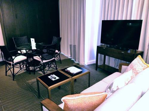 Imagen de la habitación del Hotel The Imperial Hawaii Resort. Foto 3