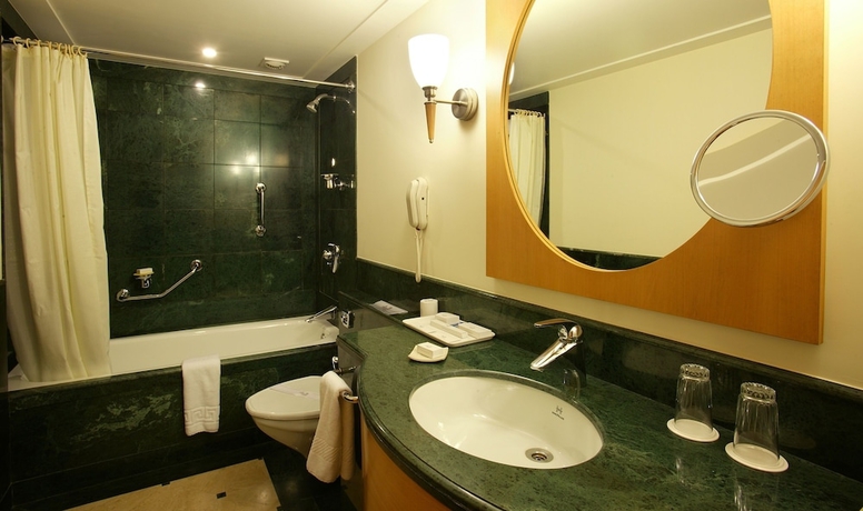 Imagen de la habitación del Hotel The Imperial Palace. Foto 5