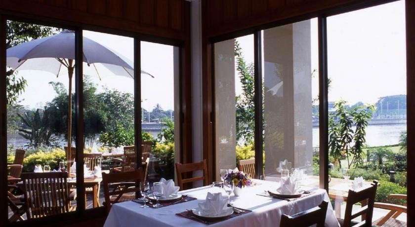 Imagen del bar/restaurante del Hotel The Imperial River House Resort. Foto 2