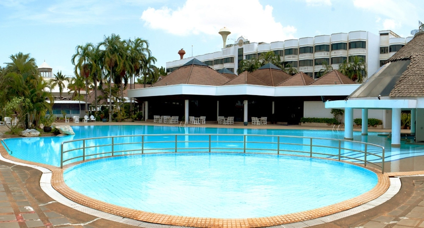 Imagen de la piscina del Hotel The Imperial and Convention Centre Phitsanulok. Foto 13