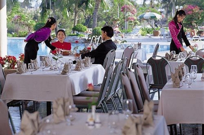 Imagen del bar/restaurante del Hotel The Imperial and Convention Centre Phitsanulok. Foto 4