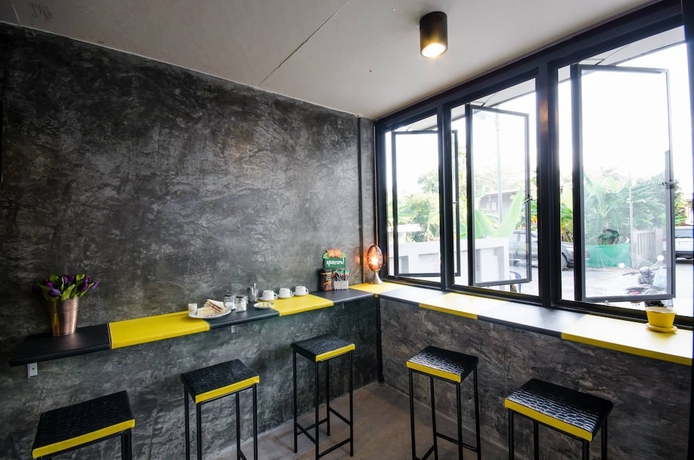 Imagen del bar/restaurante del Hotel The Impress Sisaket. Foto 7