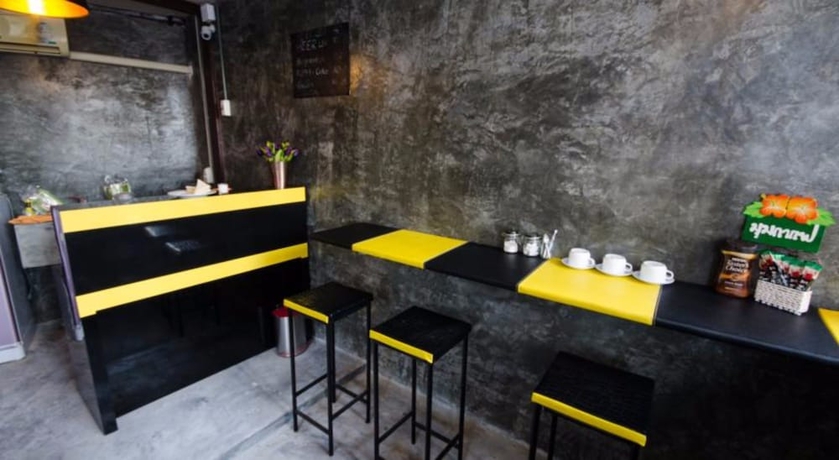 Imagen del bar/restaurante del Hotel The Impress Sisaket. Foto 8