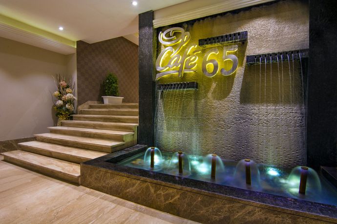 Imagen del bar/restaurante del Hotel The India Benares. Foto 3