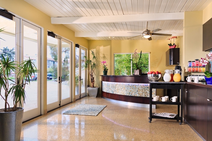 Imagen de los interiores del Hotel The Inn At East Beach. Foto 19