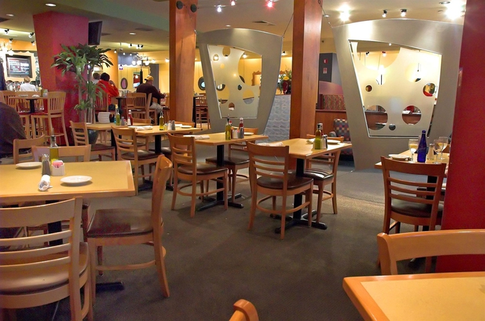 Imagen del bar/restaurante del Hotel The Inn At Longwood Medical. Foto 3