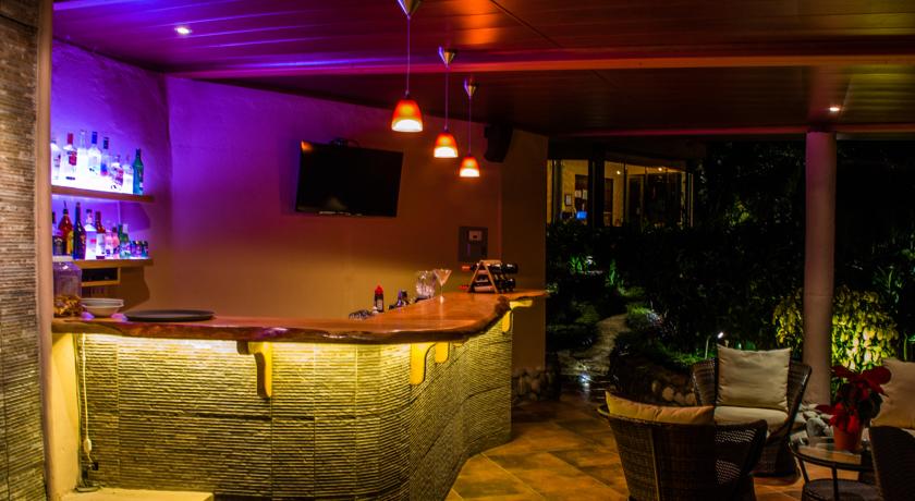 Imagen del bar/restaurante del Hotel The Inn At Palo Alto. Foto 2