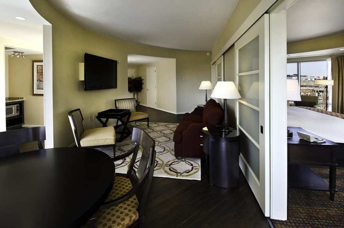 Imagen de la habitación del Hotel The Inn At Penn, A Hilton. Foto 8