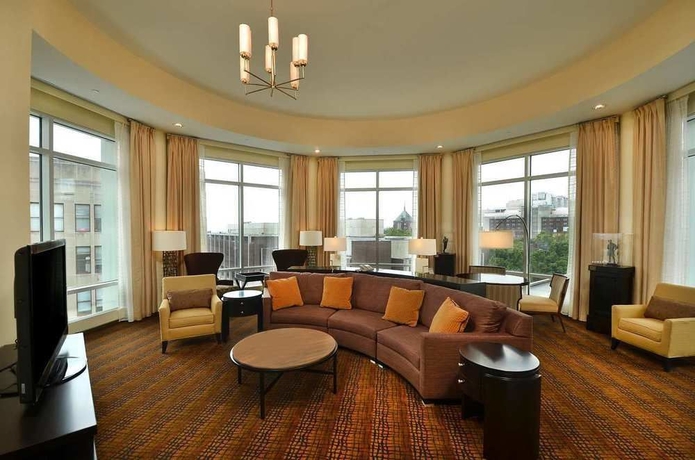 Imagen de la habitación del Hotel The Inn At Penn, A Hilton. Foto 9