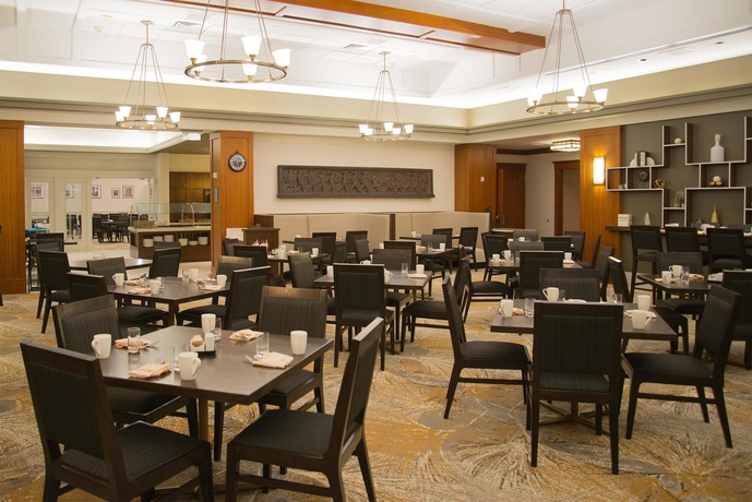 Imagen del bar/restaurante del Hotel The Inn At Penn, A Hilton. Foto 4