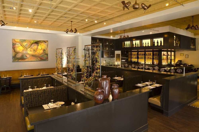 Imagen del bar/restaurante del Hotel The Inn At Penn, A Hilton. Foto 5