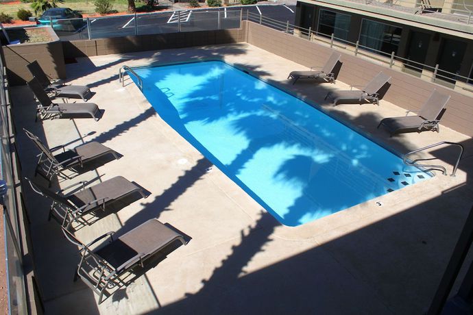 Imagen de la piscina del Hotel The Inn At St George. Foto 18