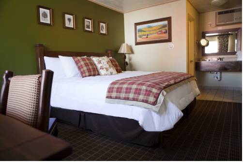 Imagen de la habitación del Hotel The Inn At Tomichi Village. Foto 4