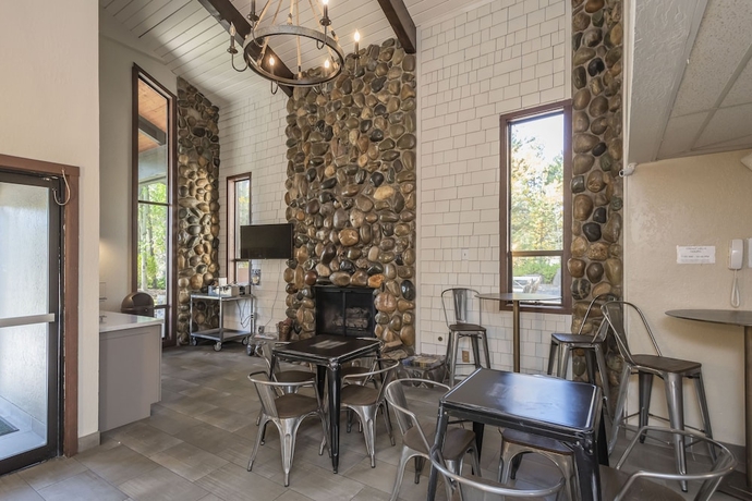 Imagen de los interiores del Hotel The Inn At Truckee. Foto 18